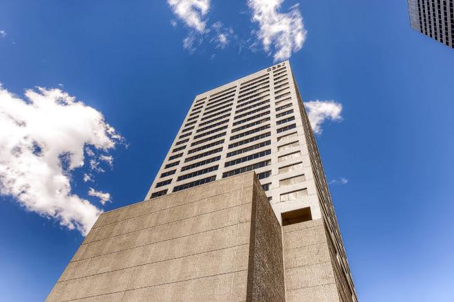 1660林肯，一栋建于1972年的20层混凝土办公楼.